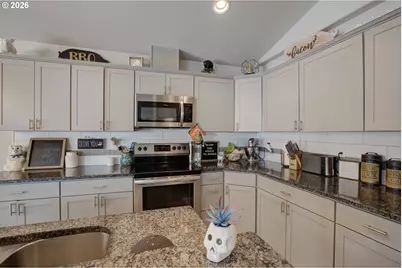 623 SE Garden Way Dr, Winston, OR 97496 - Photo 16