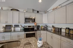 623 SE Garden Way Dr, Winston, OR 97496 - Photo 16
