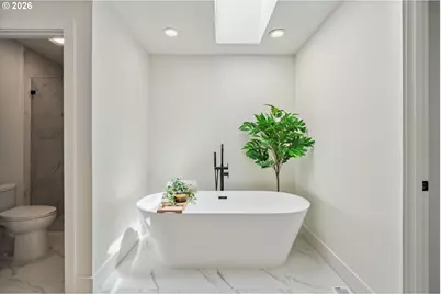 16428 NE San Rafael Dr, Portland, OR 97230 - Photo 32