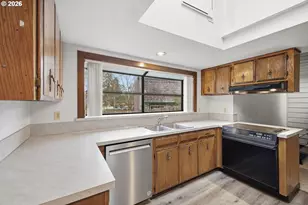 15565 SW Bristol Ln, Beaverton, OR 97007 - Photo 2