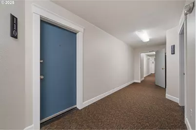 8720 SW Tualatin Rd #110, Tualatin, OR 97062 - Photo 2