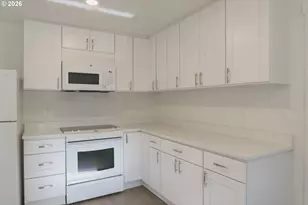 4726 NE 111th Ave, Portland, OR 97220 - Photo 8