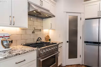 625 NE Cummins St, Roseburg, OR 97470 - Photo 16