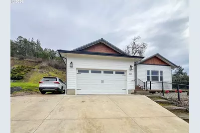 625 NE Cummins St, Roseburg, OR 97470 - Photo 2