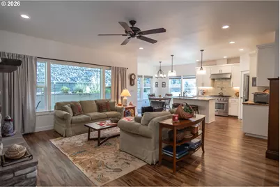 625 NE Cummins St, Roseburg, OR 97470 - Photo 10