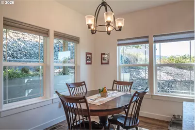 625 NE Cummins St, Roseburg, OR 97470 - Photo 22