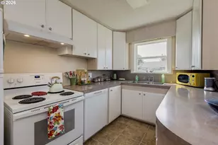 627 NW 16th St, McMinnville, OR 97128 - Photo 8