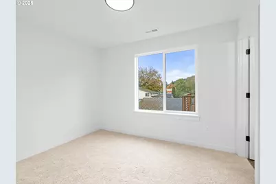 8418 SE Clay St, Portland, OR 97216 - Photo 10