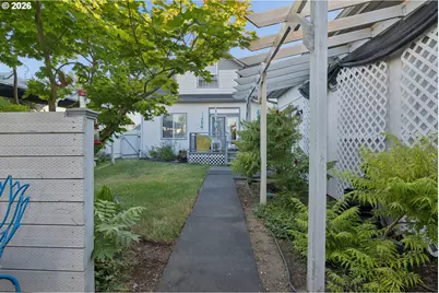 327 S 46th St, Springfield, OR 97478 - Photo 36