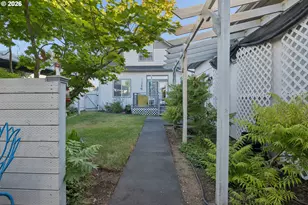 327 S 46th St, Springfield, OR 97478 - Photo 36