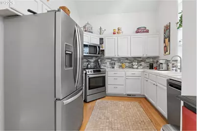 327 S 46th St, Springfield, OR 97478 - Photo 12