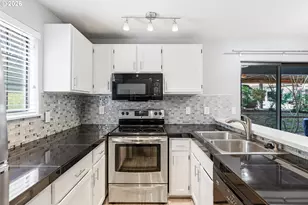 4000 Carman Dr, Lake Oswego, OR 97035 - Photo 6