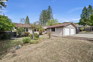 286 E Bradley Ct, Roseburg, OR 97470 - Photo 34