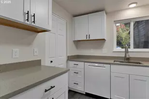 94 Cervantes Cir, Lake Oswego, OR 97035 - Photo 14