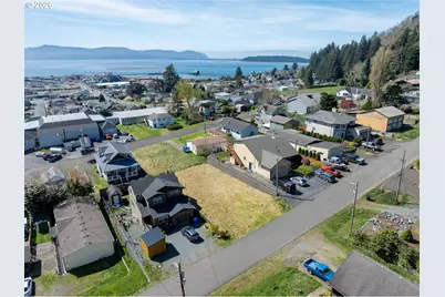 607 Evergreen Ave, Garibaldi, OR 97118 - Photo 8