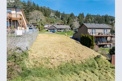 607 Evergreen Ave, Garibaldi, OR 97118 - Photo 2