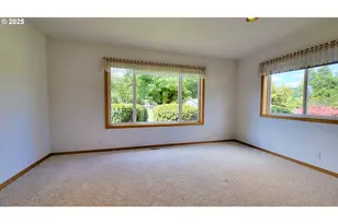 39136 Easton Ln, Springfield, OR 97478 - Photo 16