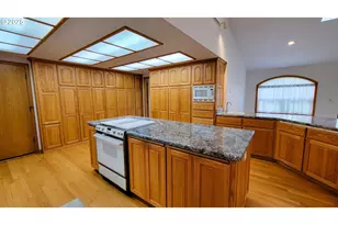 39136 Easton Ln, Springfield, OR 97478 - Photo 10