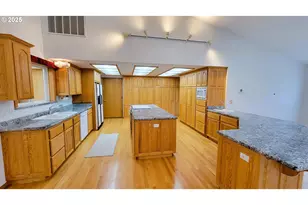 39136 Easton Ln, Springfield, OR 97478 - Photo 8