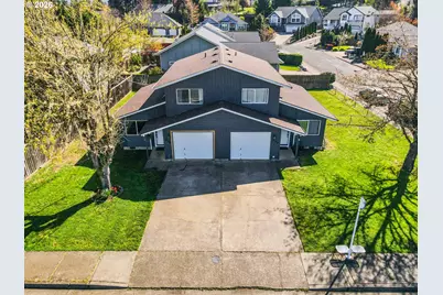 796 S R St, Cottage Grove, OR 97424 - Photo 2