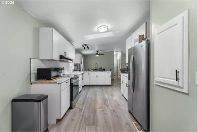 17649 S Greenfield Dr, Oregon City, OR 97045 - Photo 12