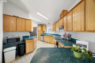 25017 Dunham Ave, Veneta, OR 97487 - Photo 24