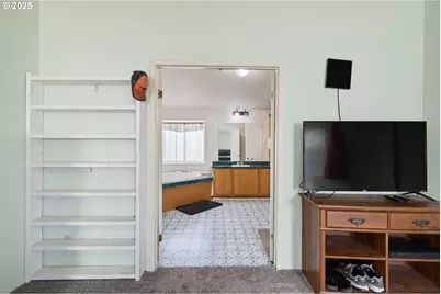 25017 Dunham Ave, Veneta, OR 97487 - Photo 16