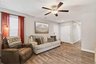 1017 S View Dr, Molalla, OR 97038 - Photo 6