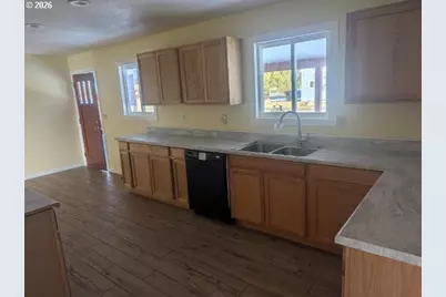 1380 Detroit St, Elgin, OR 97827 - Photo 6