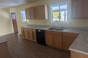 1380 Detroit St, Elgin, OR 97827 - Photo 6