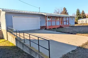 1380 Detroit St, Elgin, OR 97827 - Photo 2