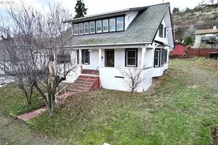 826 E 15th St, The Dalles, OR 97058 - Photo 1