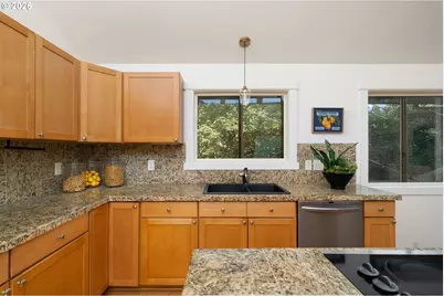 5844 SW Ralston Dr, Portland, OR 97239 - Photo 6