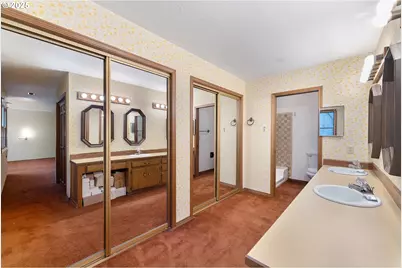 8635 NW Ash St, Portland, OR 97229 - Photo 20