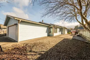 1125 Augustine Ave, Coos Bay, OR 97420 - Photo 2