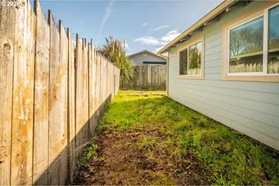 1125 Augustine Ave, Coos Bay, OR 97420 - Photo 8