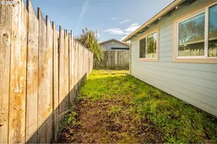 1125 Augustine Ave, Coos Bay, OR 97420 - Photo 8