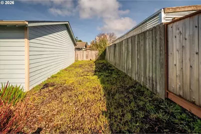 1125 Augustine Ave, Coos Bay, OR 97420 - Photo 6
