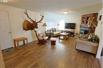 1125 Augustine Ave, Coos Bay, OR 97420 - Photo 6