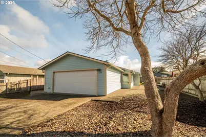 1125 Augustine Ave, Coos Bay, OR 97420 - Photo 1