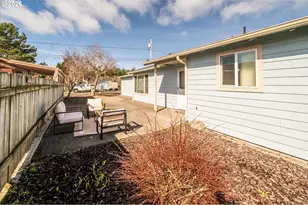 1125 Augustine Ave, Coos Bay, OR 97420 - Photo 4