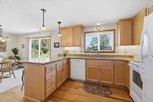 27805 Green Oaks Dr, Eugene, OR 97402 - Photo 8