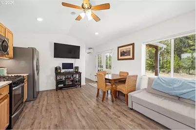 205 9th St, Long Beach, WA 98631 - Photo 6