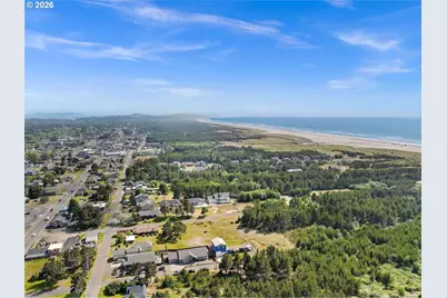 205 9th St, Long Beach, WA 98631 - Photo 8