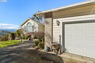 1385 SE Laurel Ct, Roseburg, OR 97470 - Photo 2