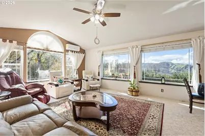 1385 SE Laurel Ct, Roseburg, OR 97470 - Photo 6