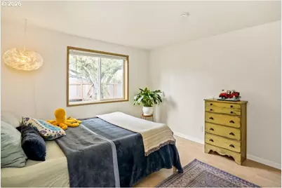 636 SE 84th Ave, Portland, OR 97216 - Photo 22