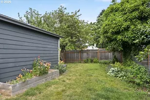 636 SE 84th Ave, Portland, OR 97216 - Photo 38