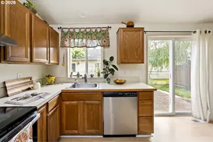 636 SE 84th Ave, Portland, OR 97216 - Photo 12