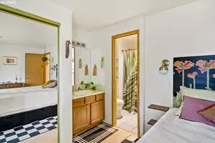 636 SE 84th Ave, Portland, OR 97216 - Photo 30